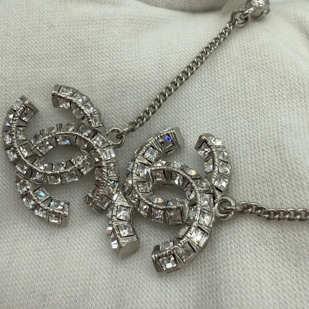 ❌SOLD❌Authentic Chanel silver princess square crystal large CC dangle earrings - Picture 8 of 13